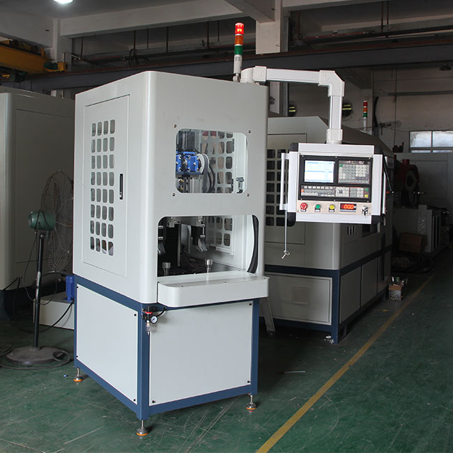 Yüksek verimlilikli 2 istasyonlu CNC fırçalama makinesi Düzenli şekilli yuvarlak kapağın özel düz ve yan işlemleri 6