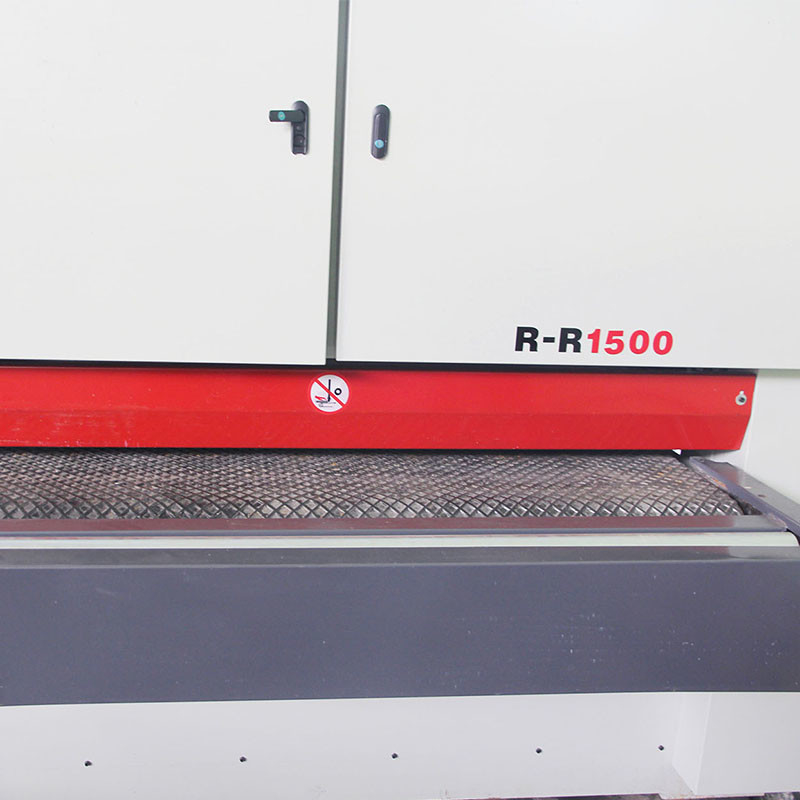 1500MM Otomatik Düz Metal Çapak Alma Makineleri Ayarlanabilir Kayışlı PLC Çekirdek