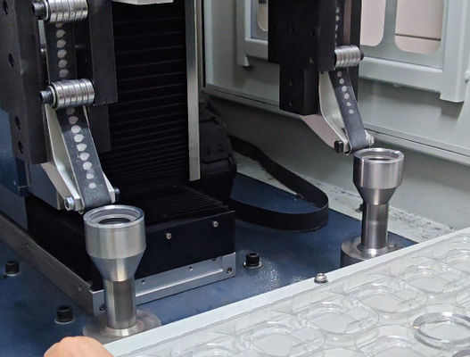 Fabrika doğrudan cilalanmış yuvarlak kaplama ürünleri 2 İstasyon CNC Hızlama fırçalama ekipmanları Düzenli yuvarlak ürünlerin yüzeyleri